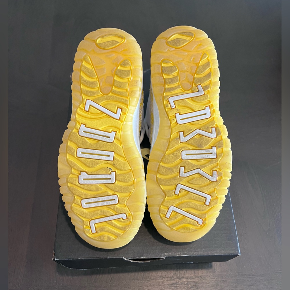 Jordan 11 Low 'Yellow Python' - Picture 8 of 10